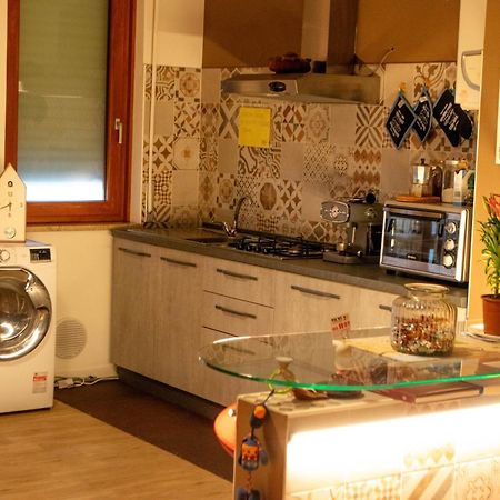 Emmanueli65 Fronte Clinica Per 4 Matrimoniale E Castello Piacenza Exterior foto
