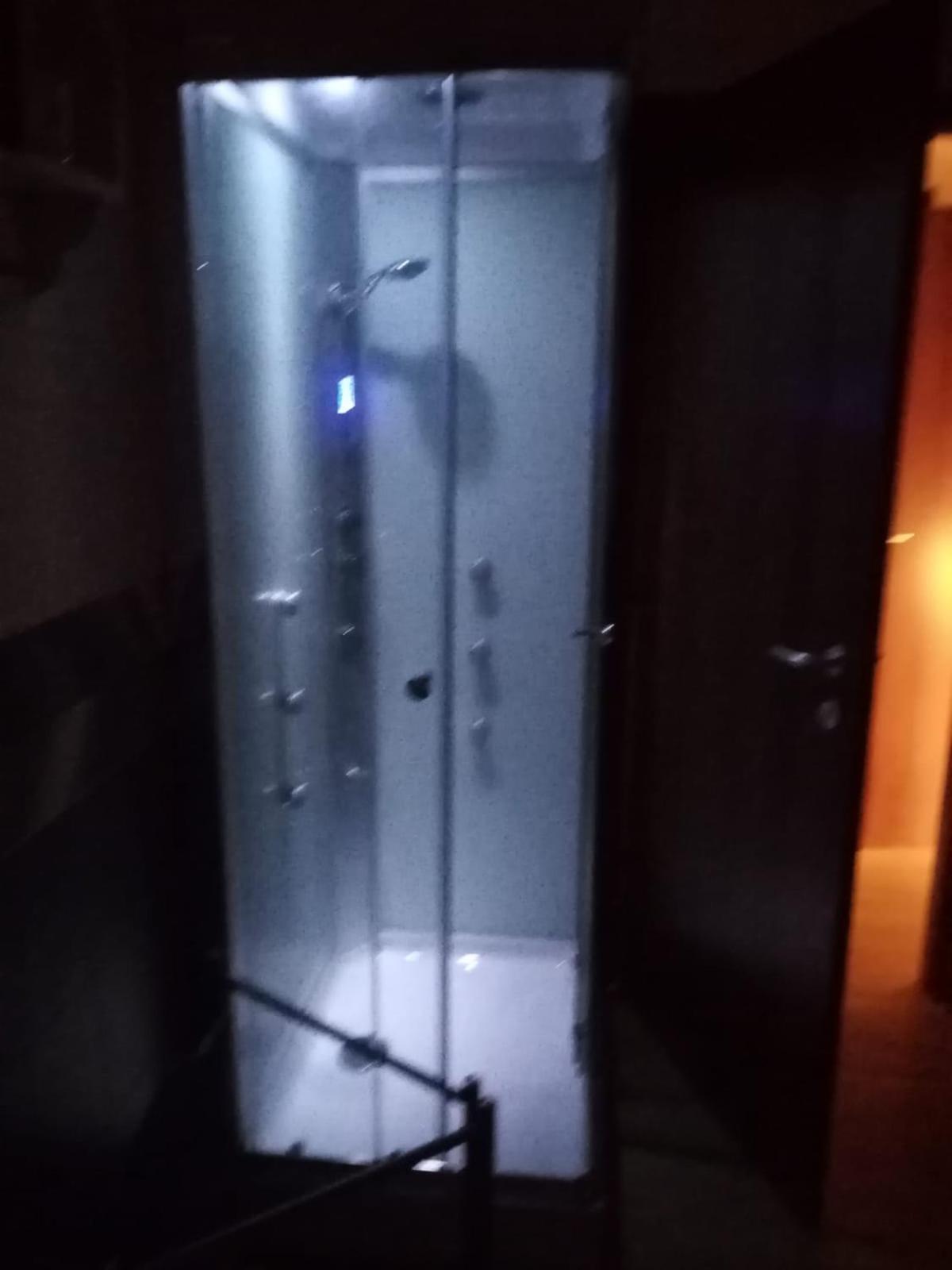 Emmanueli65 Fronte Clinica Per 4 Matrimoniale E Castello Piacenza Exterior foto