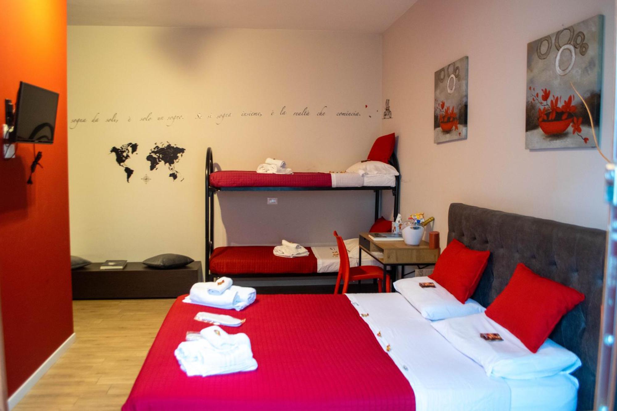 Emmanueli65 Fronte Clinica Per 4 Matrimoniale E Castello Piacenza Exterior foto